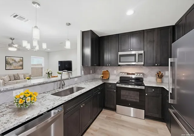 Listing Photo 5 - Condo for sale in building located at 728 Abigail Aly, San Antonio, TX 78253