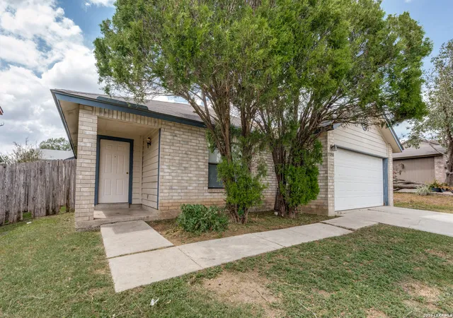 Photo 2 of Single family home for sale at 8058 Chestnut Barr Dr, Converse, TX 78109 | MLS# 2017886 | Listing updated on 2026-09-30