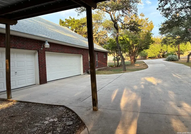 Photo 3 of Single family home for sale at 26013 Mesa Oak Dr, San Antonio, TX 78255 | MLS# 2017921 | Listing updated on 2026-09-30