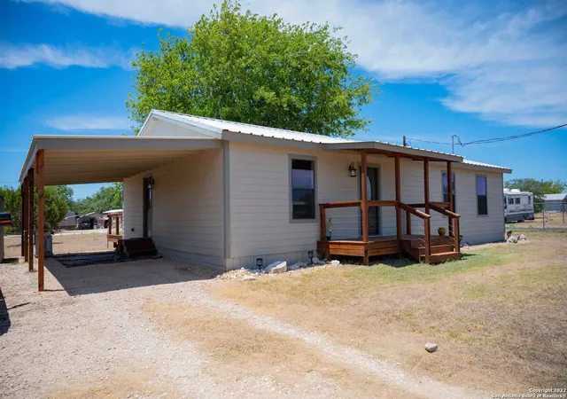 Photo 1 of Single family home for sale at 604 Mountain View Dr, Bandera, TX 78003 | MLS# 2017964 | Listing updated on 2026-10-01