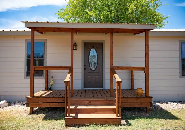 Photo 2 of Single family home for sale at 604 Mountain View Dr, Bandera, TX 78003 | MLS# 2017964 | Listing updated on 2026-10-01