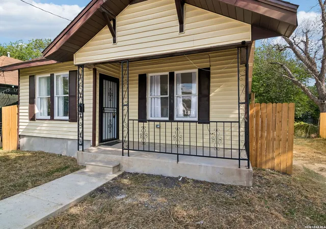 Photo 3 of Single family home for sale at 637 Canton, San Antonio, TX 78202 | MLS# 2017965 | Listing updated on 2026-09-20