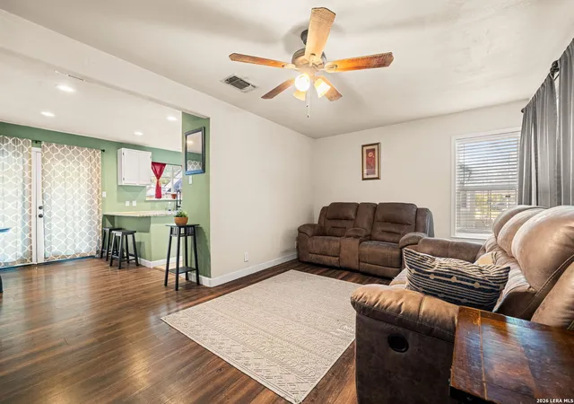 Photo 3 of Single family home for sale at 504 Aero Ave, Schertz, TX 78154 | MLS# 2017990 | Listing updated on 2026-10-01