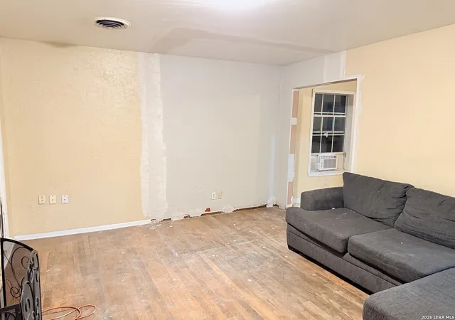 Photo 2 of Single family home for sale at 321 Mary, San Antonio, TX 78214 | MLS# 2018007 | Listing updated on 2026-09-21