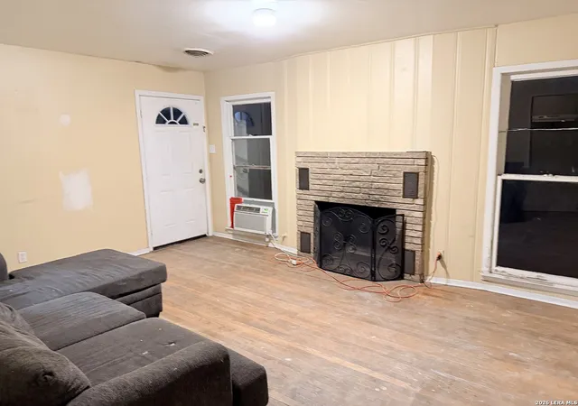 Photo 4 of Single family home for sale at 321 Mary, San Antonio, TX 78214 | MLS# 2018007 | Listing updated on 2026-09-21