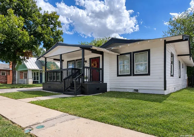 Photo 1 of Single family home for sale at 1122 W Craig Pl, San Antonio, TX 78201 | MLS# 2018070 | Listing updated on 2026-09-21
