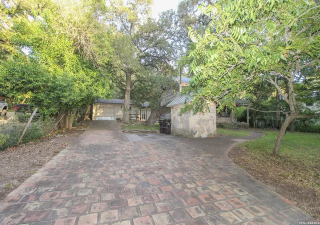 Photo 3 of Single family home for sale at 19706 Scenic Loop Rd, Helotes, TX 78023 | MLS# 2018073 | Listing updated on 2026-09-21