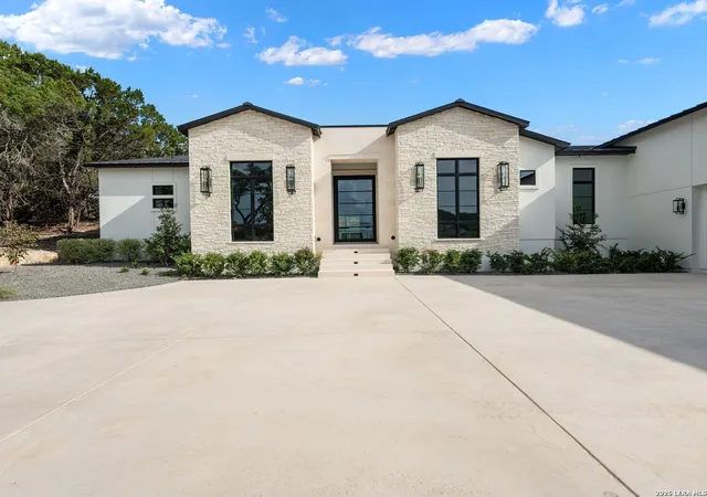 Photo 4 of Single family home for sale at 51 Via Aragon, San Antonio, TX 78257 | MLS# 2018085 | Listing updated on 2026-09-21