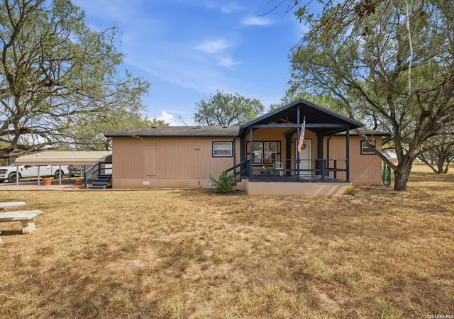 Photo 1 of Single family home for sale at 372 Homeridge Dr, La Vernia, TX 78121 | MLS# 2018109 | Listing updated on 2026-09-21