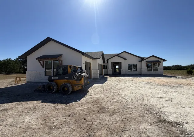Photo 3 of Single family home for sale at 1014 Horseshoe Fls, Bandera, TX 78003 | MLS# 2018127 | Listing updated on 2026-09-21