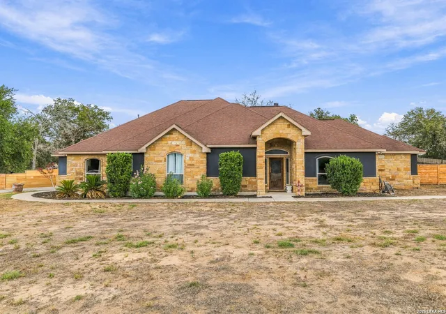 Photo 1 of Single family home for sale at 112 Abrego Knoll Dr, Floresville, TX 78114 | MLS# 2018135 | Listing updated on 2026-09-22