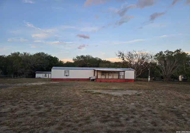 Single family home for sale at 615 Moss Point, Poth, TX 78147 | MLS# 2018161