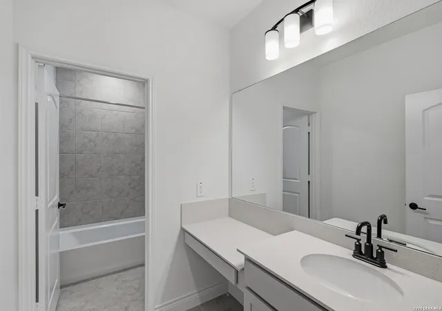 Photo 3 of Single family home for sale at 215 Nopal Rdg, San Antonio, TX 78253 | MLS# 2018168 | Listing updated on 2026-09-21