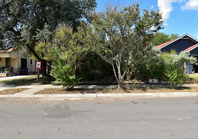 Photo 5 of Sale Pending at 235 Kayton Ave, San Antonio, TX 78210 | MLS# 2018173 | Listing updated on 2026-09-29