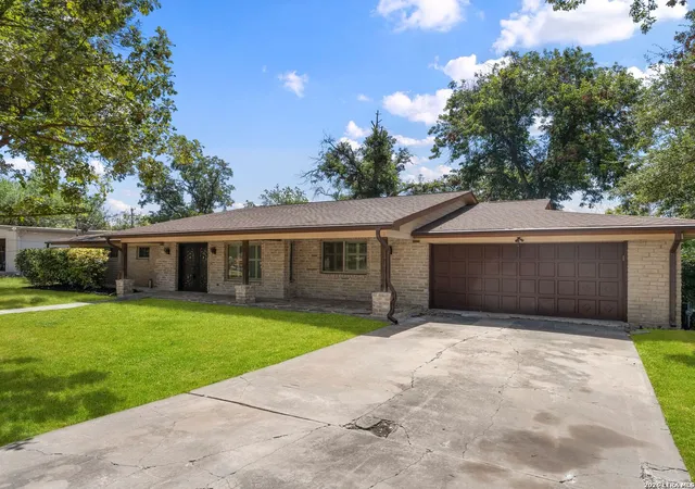 Photo 4 of Single family home for sale at 102 Riviera Dr, San Antonio, TX 78213 | MLS# 2018183 | Listing updated on 2026-09-30