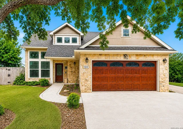 Photo 1 of Single family home for sale at 1201 Doe Run Holw, Fredericksburg, TX 78624 | MLS# 2018185 | Listing updated on 2026-09-21