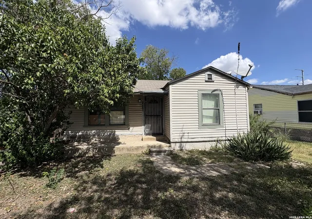 Photo 2 of Single family home for sale at 1935 Lamar St, San Antonio, TX 78202 | MLS# 2018195 | Listing updated on 2026-10-02