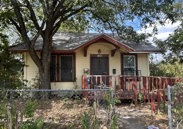 Single family home for sale at 1304 San Bernard St, Austin, TX 78702 | MLS# 2018211