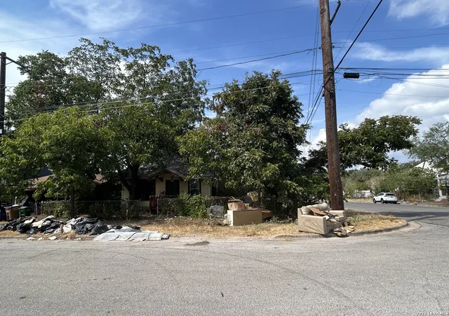 Photo 2 of Single family home for sale at 1304 San Bernard St, Austin, TX 78702 | MLS# 2018211 | Listing updated on 2026-09-22