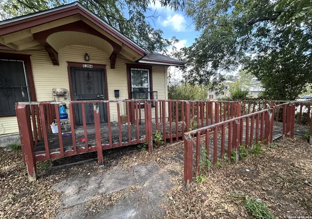 Photo 4 of Single family home for sale at 1304 San Bernard St, Austin, TX 78702 | MLS# 2018211 | Listing updated on 2026-09-22