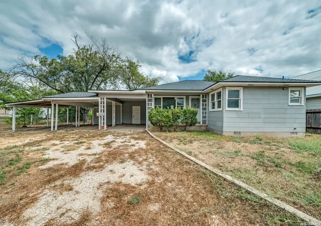 Single family home for sale at 2705 Ave I, Hondo, TX 78861 | MLS# 2018214