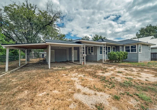 Photo 3 of Single family home for sale at 2705 Ave I, Hondo, TX 78861 | MLS# 2018214 | Listing updated on 2026-09-21