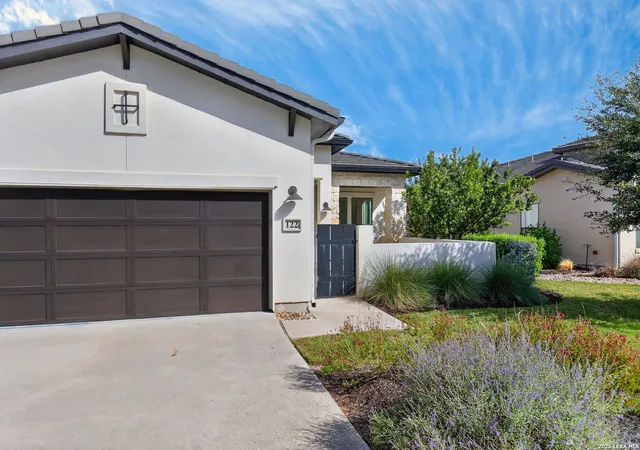 Photo 2 of Single family home for sale at 122 Rivalto Dr, Horseshoe Bay, TX 78657 | MLS# 2018226 | Listing updated on 2026-09-21