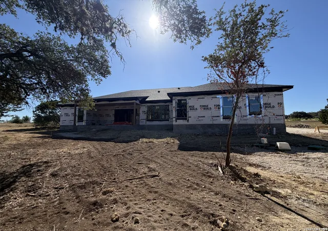 Photo 4 of Single family home for sale at 1063 Lariat Tr, Bandera, TX 78003 | MLS# 2018229 | Listing updated on 2026-09-21