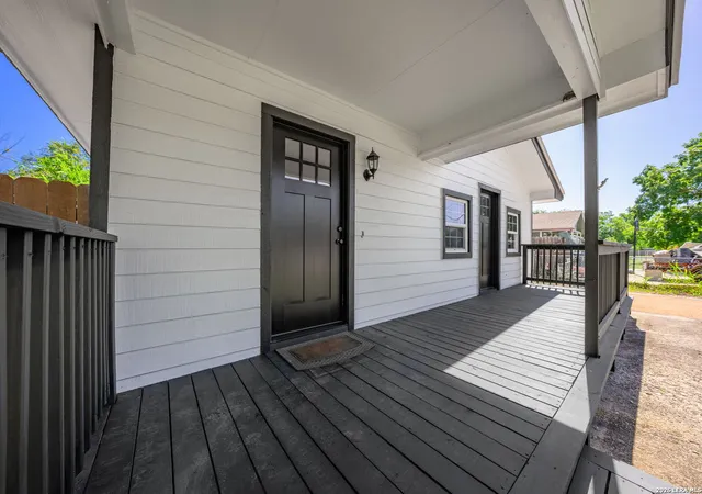 Photo 4 of Single family home for sale at 512 Guadalupe St, Kerrville, TX 78028 | MLS# 2018266 | Listing updated on 2026-09-21
