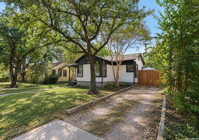 Photo 1 of Single family home for sale at 1418 W Lullwood Ave, San Antonio, TX 78201 | MLS# 2018268 | Listing updated on 2026-09-22