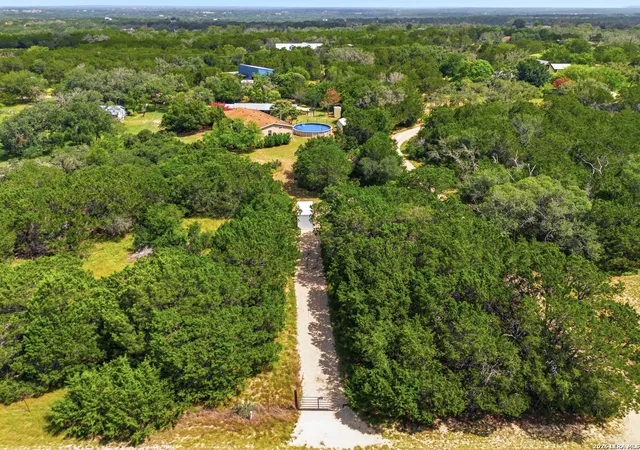 Photo 3 of House for sale at 443 Oak Hills Rd, Pipe Creek, TX 78063 | MLS# 2018300 | Listing updated on 2026-09-22
