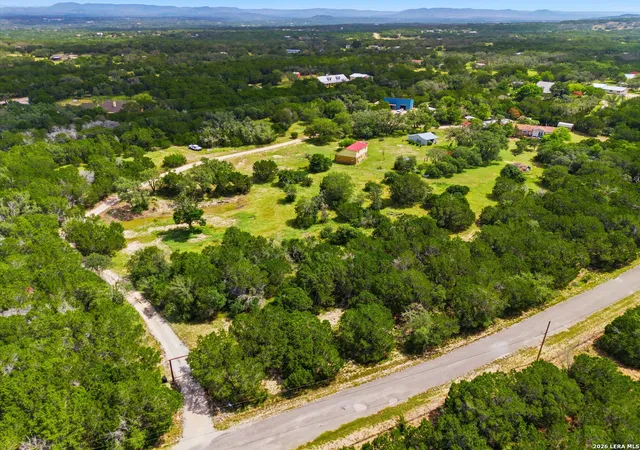 Photo 4 of House for sale at 443 Oak Hills Rd, Pipe Creek, TX 78063 | MLS# 2018300 | Listing updated on 2026-09-22