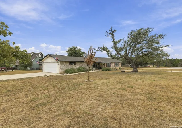 Photo 3 of Single family home for sale at 297 Starburst Ln, Bandera, TX 78003 | MLS# 2018310 | Listing updated on 2026-09-27