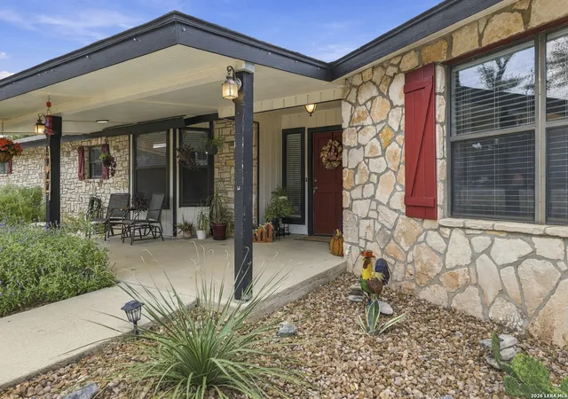 Photo 3 of Single family home for sale at 297 Starburst Ln, Bandera, TX 78003 | MLS# 2018310 | Listing updated on 2026-09-27