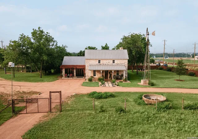 Photo 2 of Single family home for sale at 271 Smokehouse Rd, Fredericksburg, TX 78624 | MLS# 2018316 | Listing updated on 2026-10-07