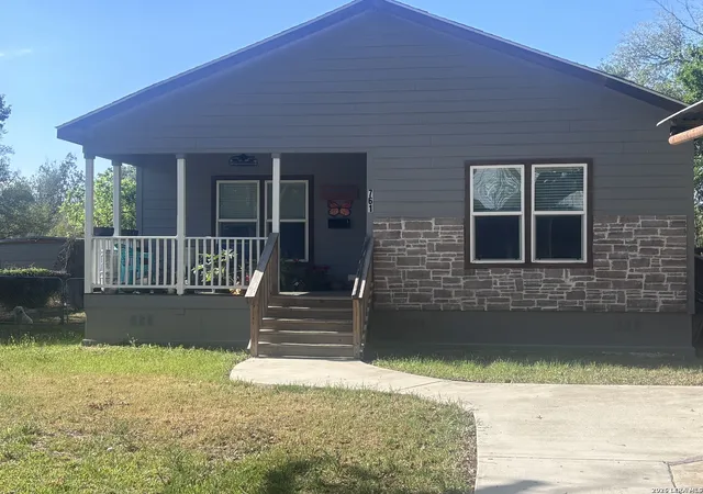Single family home for sale at 761 Baker, Seguin, TX 78155 | MLS# 2018333
