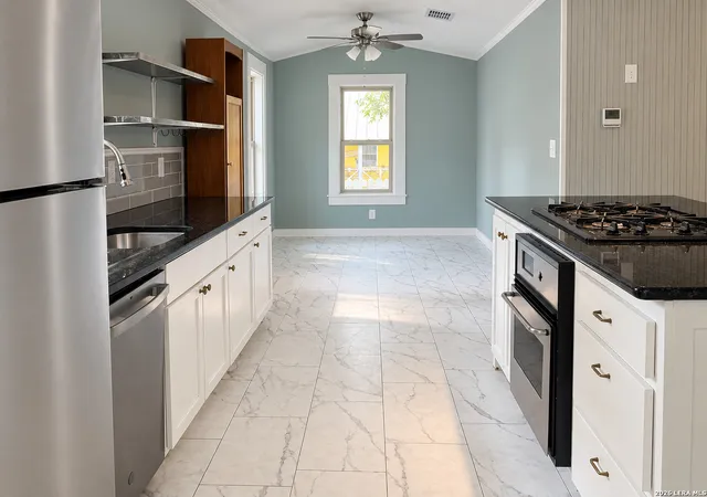 Photo 4 of Single family home for sale at 793 N Houston Ave, New Braunfels, TX 78130 | MLS# 2018358 | Listing updated on 2026-09-23