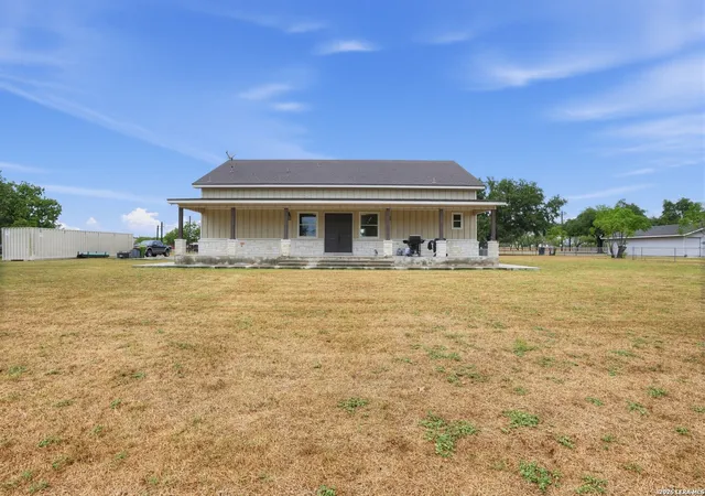 Photo 2 of Single family home for sale at 105 Oak View Dr, La Vernia, TX 78121 | MLS# 2018369 | Listing updated on 2026-09-24