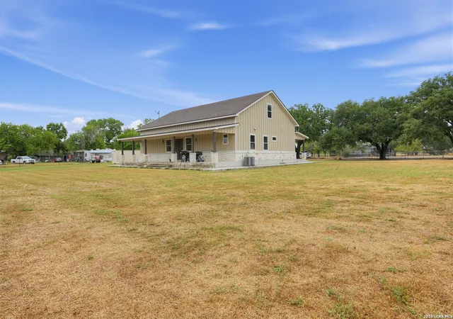 Photo 3 of Single family home for sale at 105 Oak View Dr, La Vernia, TX 78121 | MLS# 2018369 | Listing updated on 2026-09-24