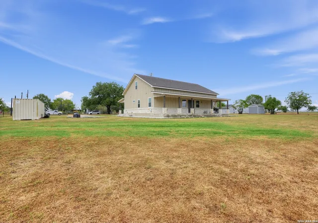 Photo 3 of Single family home for sale at 105 Oak View Dr, La Vernia, TX 78121 | MLS# 2018369 | Listing updated on 2026-09-24