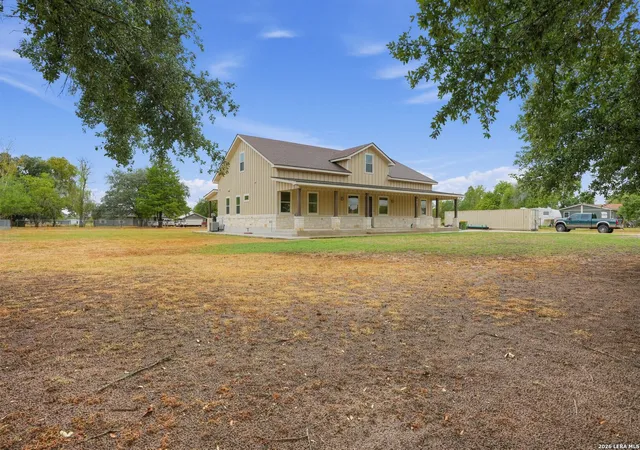 Photo 4 of Single family home for sale at 105 Oak View Dr, La Vernia, TX 78121 | MLS# 2018369 | Listing updated on 2026-09-24