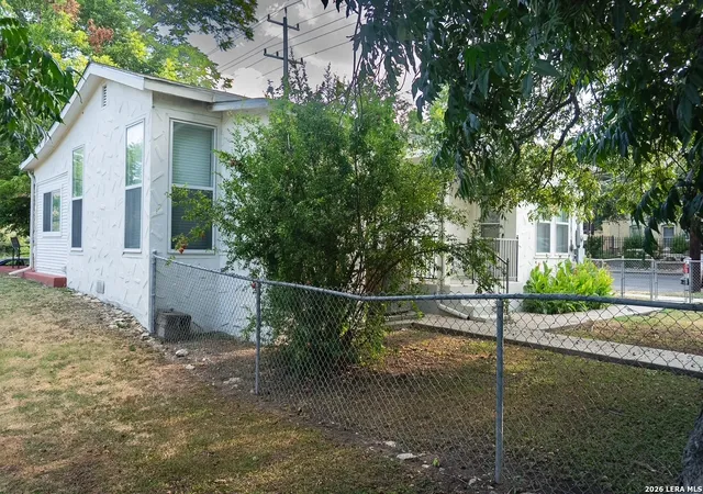 Photo 3 of Multi family home for sale at 133 W Huisache Ave, San Antonio, TX 78212 | MLS# 2018412 | Listing updated on 2026-09-23