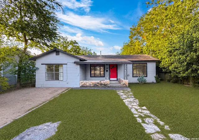 Photo 1 of Single family home for sale at 549 W Merriweather, New Braunfels, TX 78130 | MLS# 2018523 | Listing updated on 2026-09-22