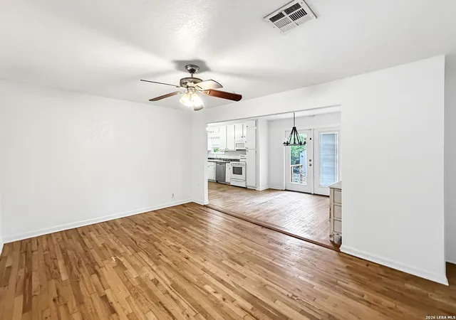 Photo 3 of Single family home for sale at 549 W Merriweather, New Braunfels, TX 78130 | MLS# 2018523 | Listing updated on 2026-09-22
