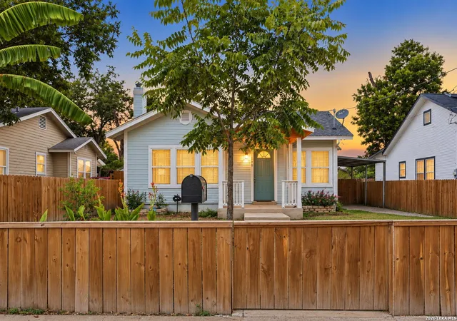 Photo 2 of Single family home for sale at 129 Jeffrey, San Antonio, TX 78201 | MLS# 2018568 | Listing updated on 2026-09-23