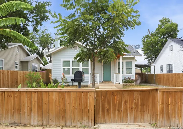 Photo 3 of Single family home for sale at 129 Jeffrey, San Antonio, TX 78201 | MLS# 2018568 | Listing updated on 2026-09-23