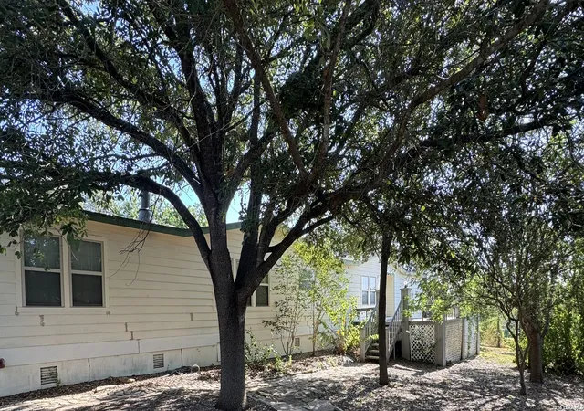 Photo 3 of Single family home for sale at 264 County Rd 5633, Castroville, TX 78009 | MLS# 2018606 | Listing updated on 2026-09-23