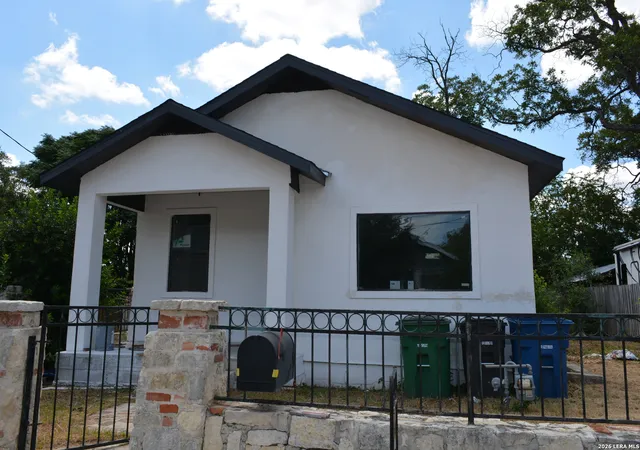Single family home for sale at 302 W Lubbock St, San Antonio, TX 78204 | MLS# 2018885