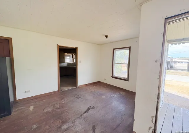 Photo 3 of Single family home for sale at 201 Slayden St, Yoakum, TX 77995 | MLS# 2020397 | Listing updated on 2026-10-26