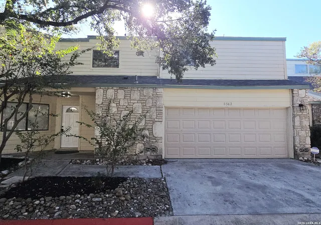 Photo 2 of Single family home for sale at 8562 Echo Crk Ln, San Antonio, TX 78240 | MLS# 2022132 | Listing updated on 2026-10-28